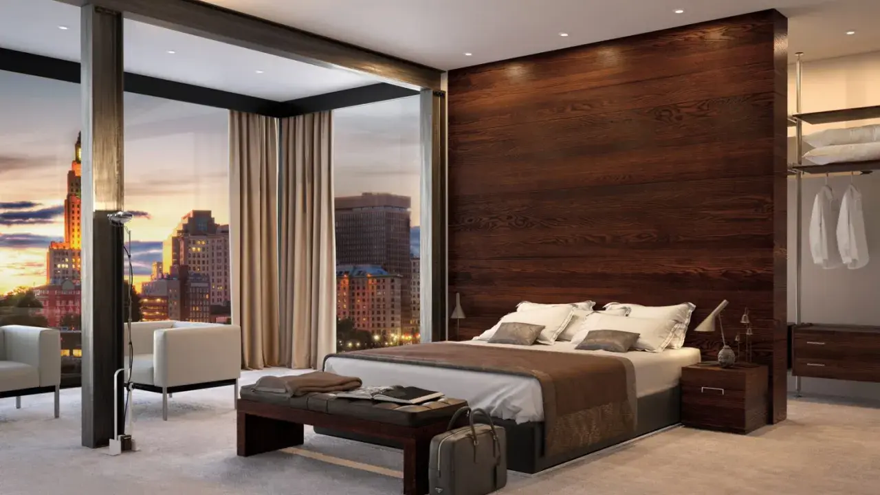 Moderna camera da letto con parete dietro letto idee in legno scuro, vista panoramica sulla città al tramonto.