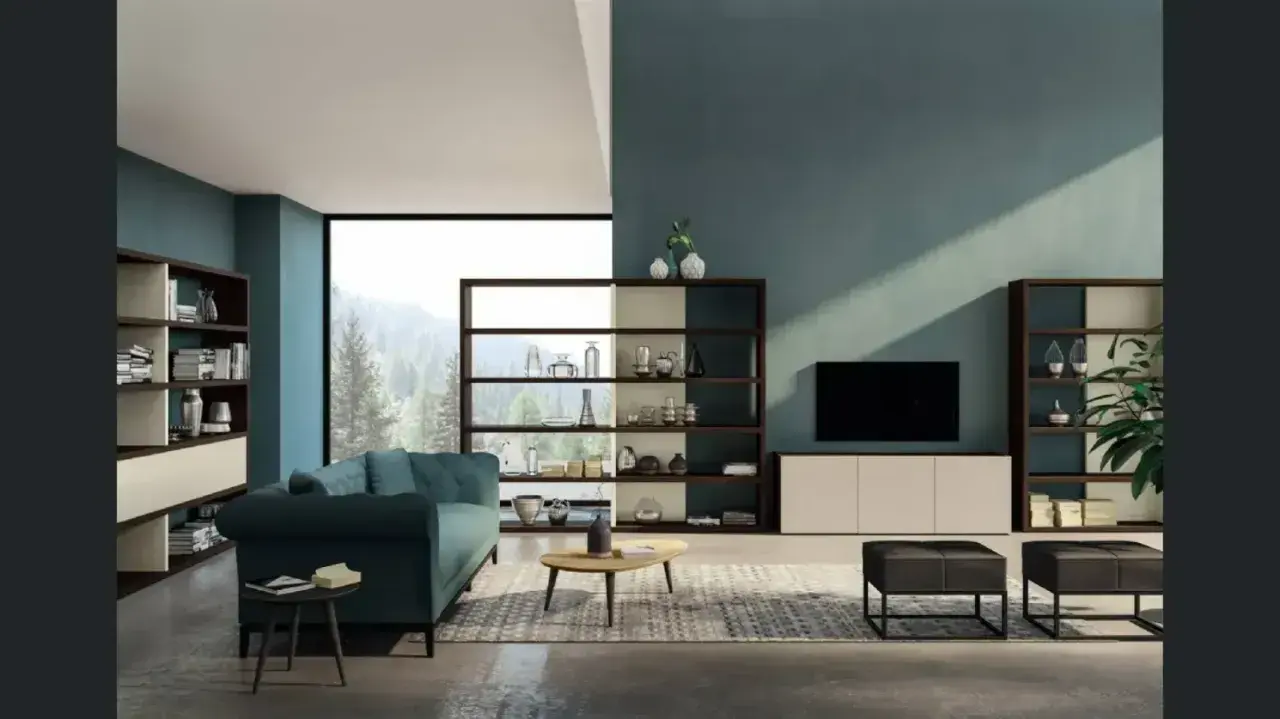 Soggiorno moderno con divano blu petrolio, librerie a giorno e tavolino ovale. Idee per arredare un soggiorno con stile e funzionalità.