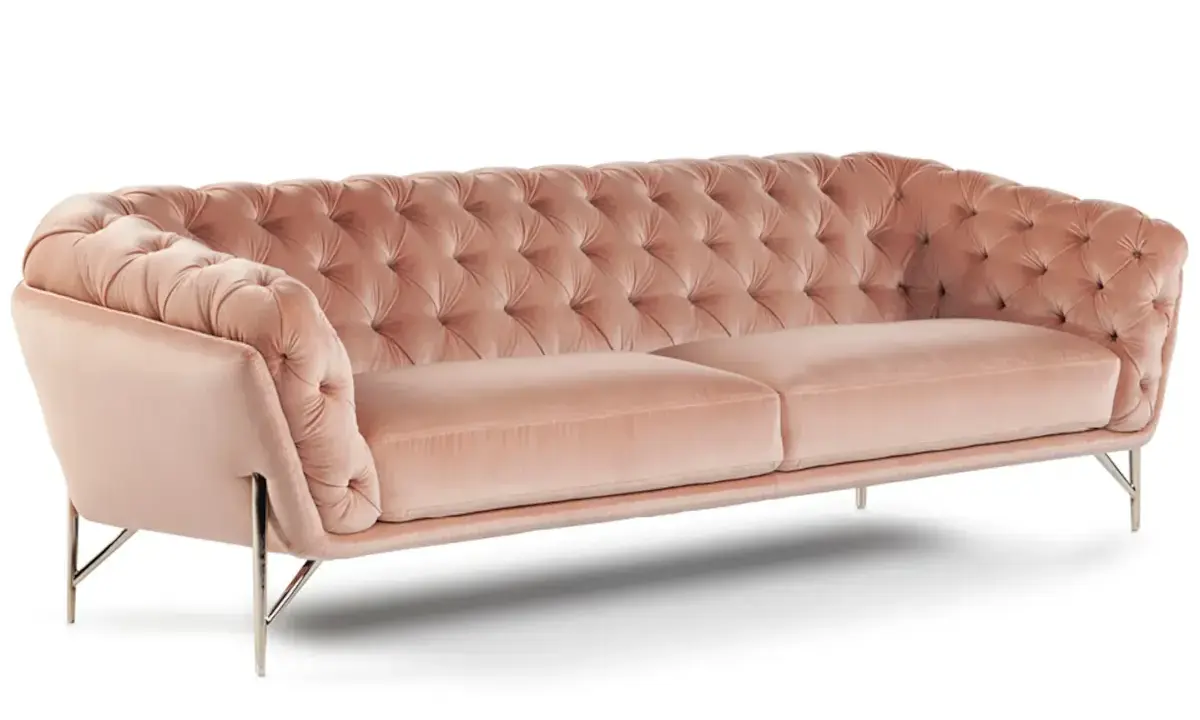 Divano rosa cipria in velluto con capitonné, un tocco di eleganza firmato Vincenzo Calia.