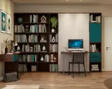 Scrivania con computer e libreria piena di libri. Un angolo studio clara bona, perfetto per lavorare o leggere.
