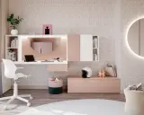 Moderna postazione trucco con specchio rotondo illuminato, scrivania bianca e rosa, sedia, cestini e decorazioni. Idee per un angolo beauty.