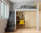 Soluzione geniale per arredare piccoli spazi: letto soppalcato, scrivania e libreria integrate, con scale contenitive.