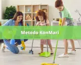 Famiglia che applica il metodo KonMari per pulire casa, insegnando ai bambini a riordinare con gioia.