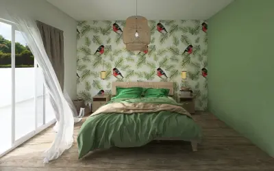 Camera da letto con carta da parati a tema uccelli e pini, biancheria da letto verde smeraldo e una parete verde salvia. Idee camera da letto verde ispirate alla natura.