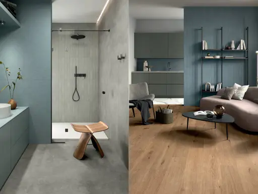 Bagno moderno con lavabo e doccia, soggiorno con divano curvo e libreria. Colori che si abbinano con il grigio, creando un'atmosfera rilassante.