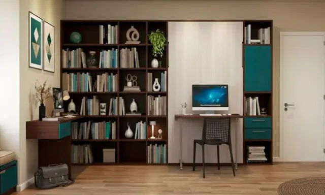 Scrivania con computer e libreria piena di libri. Un angolo studio clara bona, perfetto per lavorare o leggere.