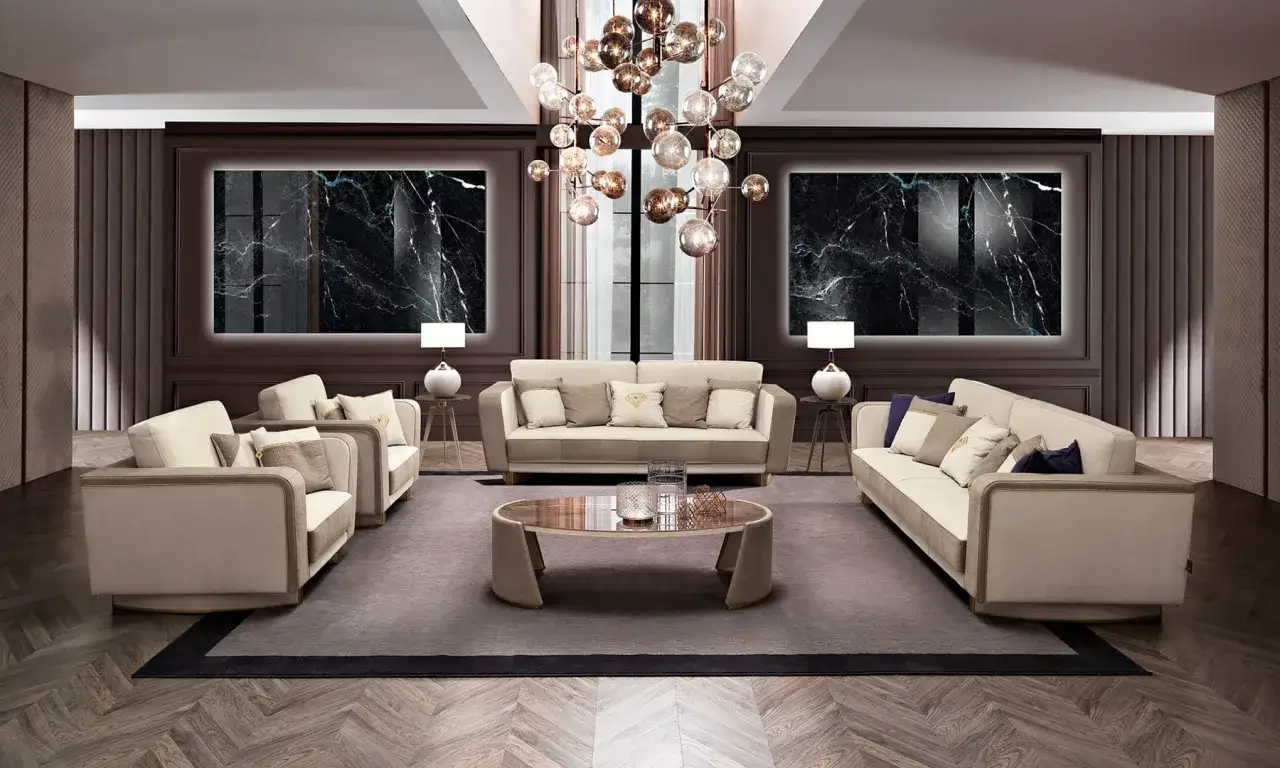 Elegante soggiorno con divani design italiano, tavolino in vetro e marmo, lampade e quadri astratti.
