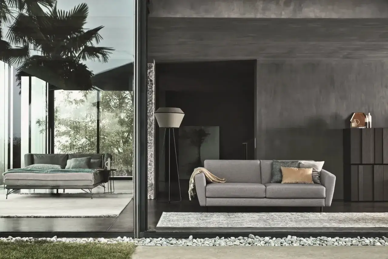 Soggiorno moderno con divani Bosal eleganti e minimalisti, un divano letto e un divano a tre posti grigio, circondati da un design contemporaneo.