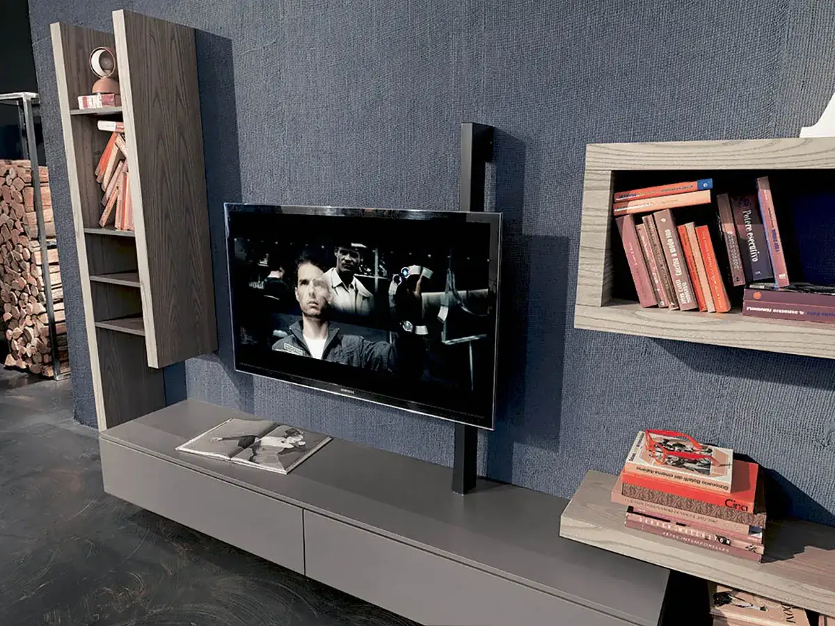 Un moderno porta tv girevole design, con mensole a muro e un mobile basso grigio.
